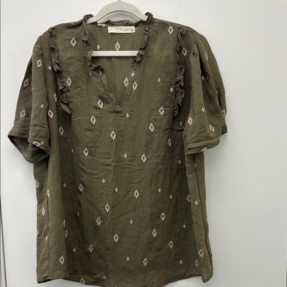 Fair Haven Size XL Olive Green Patterned Top
